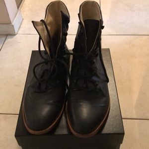 Hi top men’s leather boots used